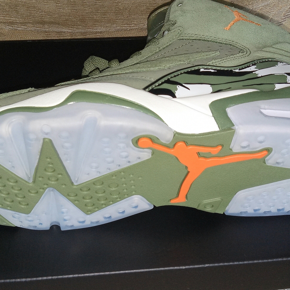 Jordan Men's Green Sneakers - Picture 5 of 8